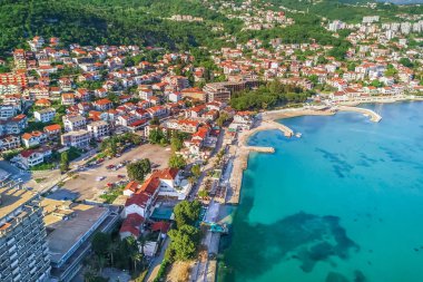 Panoramik manzaralı denize yakın güzel Avrupa şehri