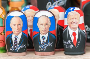 St Petersburg, Rusya, 21 Temmuz 2017: Rusya ve Amerika Matryoshka devlet başkanları