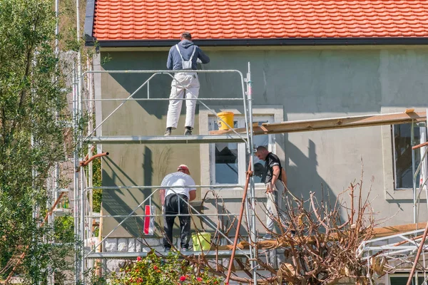 Kotor Montenegro April 2017 Bauarbeiter Verputzen Die Fassade Des Gebäudes — Stockfoto