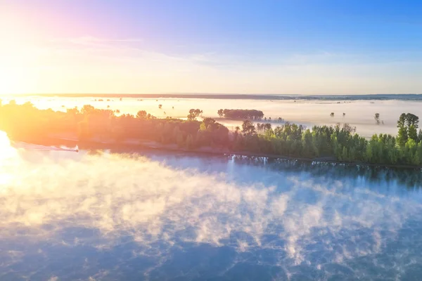 Niebla Sobre Río Amanecer —  Fotos de Stock