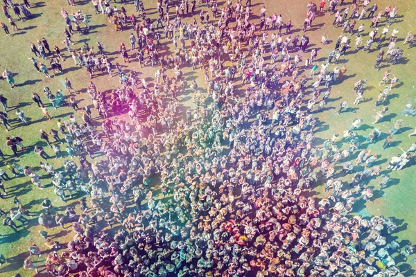 Nsanlar Yükseklikten Holi Renkli Festival Süresince Görüntülemek — Stok fotoğraf