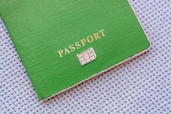 Pasaporte Verde Con Tarjeta Sim Sobre Fondo Textil Gris —  Fotos de Stock