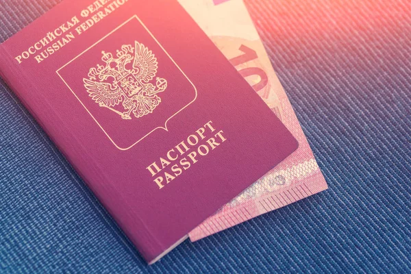 Euro Paszport Rosyjski Tle Niebieski Włókienniczych Słońcu Stonowanych — Zdjęcie stockowe