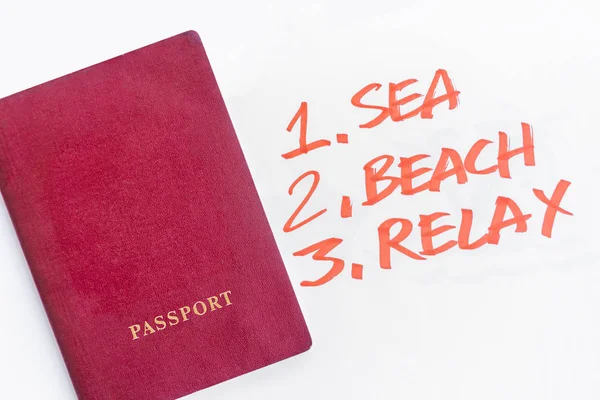 Pasaporte Rojo Junto Lista Mar Playa Relax Escrito Marcador Naranja — Foto de Stock