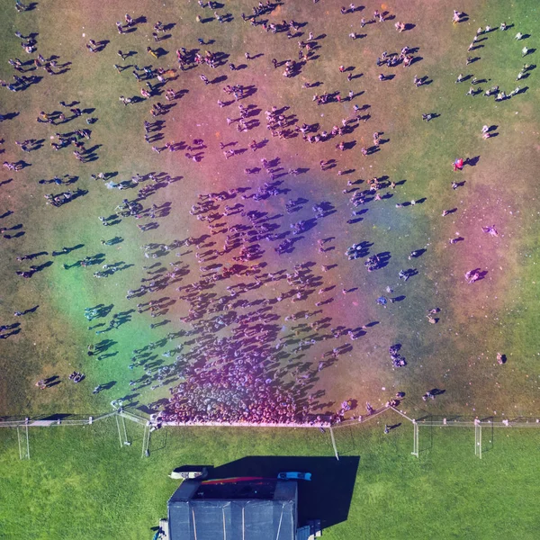 Tömeg Holi Színes Fesztiválon Közelében Színpadon Felülnézet — Stock Fotó