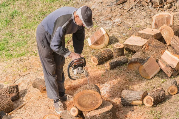 Kotor Montenegro Abril 2017 Viejo Está Aserrando Madera Con Una — Foto de Stock