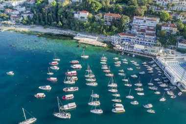 Marina üstten güzel görünüm