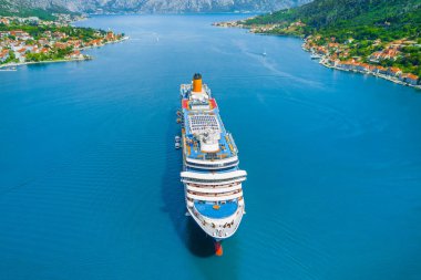 Bir güzel cruise liner üstten görünüm