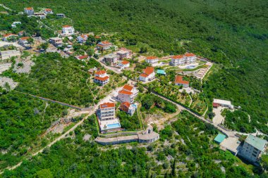 Üst görüntülemek eski tatil beldesi dağlarda