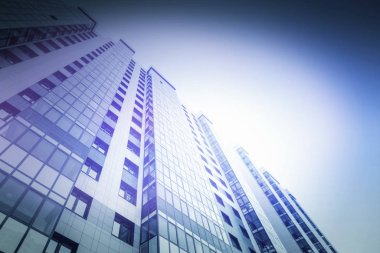 Cam cephe, arka plan ile modern gökdelen