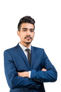 Beyaz bir arka plan üzerinde çapraz eller mavi elbiseli Genç çekici adam. İzole