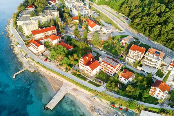 Küçük Avrupa Tatil Beldesi Deniz Kenarında Üstten Görünüm — Stok fotoğraf