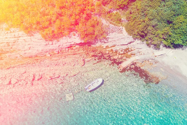 Blaues Boot Nahe Der Seebrücke Sonnenlicht — Stockfoto