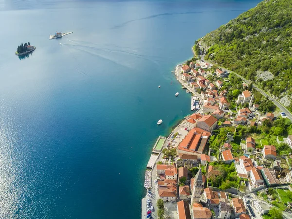 Vue Dessus Une Belle Ville Avec Des Toits Rouges Près — Photo