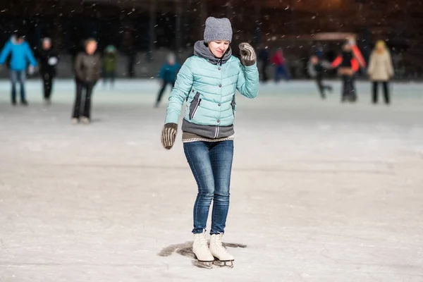 Kazan Russia January 2017 Woman Blue Jacket Skating Rink Evening — Stock Photo, Image