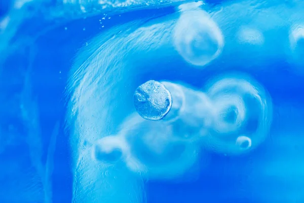 Hielo Azul Con Burbujas Fondo —  Fotos de Stock