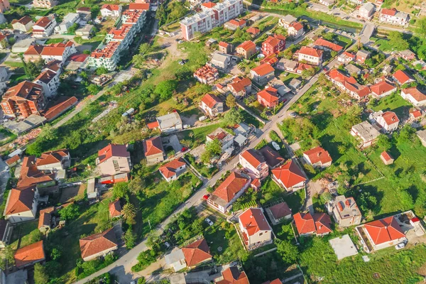 Vista Superior Uma Cidade Com Telhados Vermelhos Casas — Fotografia de Stock