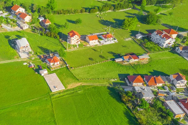 Vista Superior Das Casas Fazenda Com Telhado Azulejos Vermelhos Grama — Fotografia de Stock