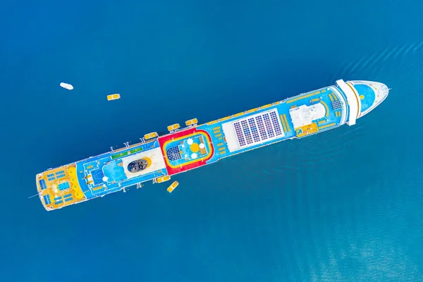 Вид Сверху Круизный Корабль Лодки Синем Море — стоковое фото