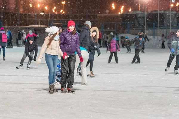 Kasan Russland Januar 2017 Menschen Auf Der Eisbahn Abend — Stockfoto