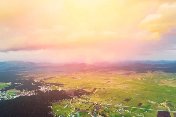 日光の山中に村のトップ ビュー — ストック写真