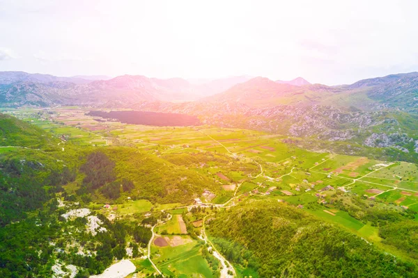 日光の山の谷の村のトップ ビュー — ストック写真