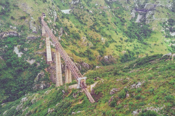 Ponte Ferroviária Nas Montanhas Vista Superior — Fotografia de Stock