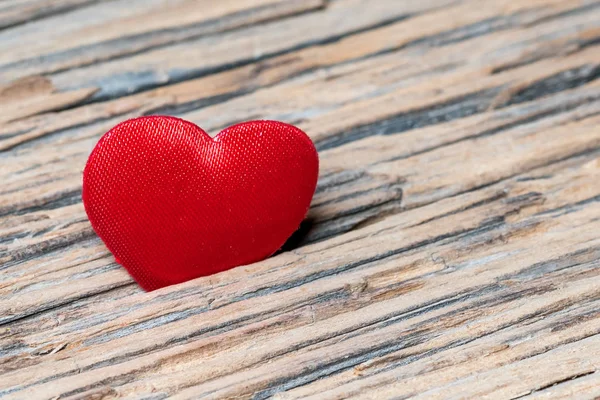 Červené Srdce Starý Dřevěný Povrch — Stock fotografie