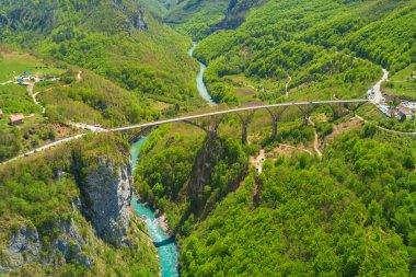 Dağlarda ulaşım Köprüsü