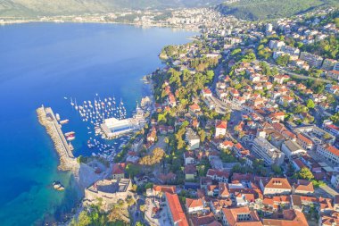 Şehir ve Yat Limanı üstten güzel görünüm