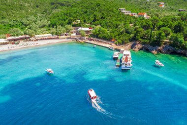 Plaj ve demirleme gemiler ve deniz araçları için en iyi görünümü