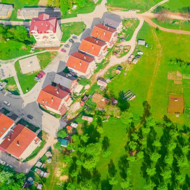 Bir çiftlik ve orchard üstten görünüm