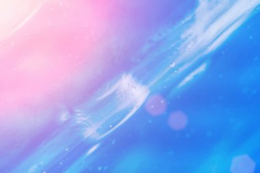 Güneş ışığı altında arka plan kabarcıkları ile mavi buz