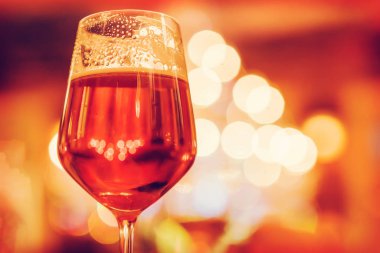 Bardak bira bokeh ile