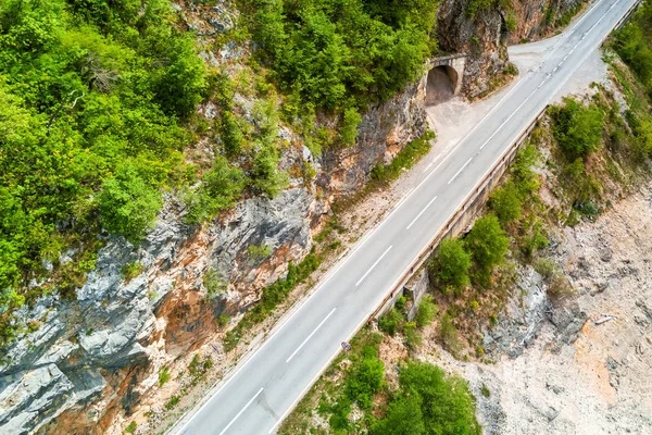 Vue Dessus Une Route Asphaltée Vide Tunnel Dans Les Montagnes — Photo