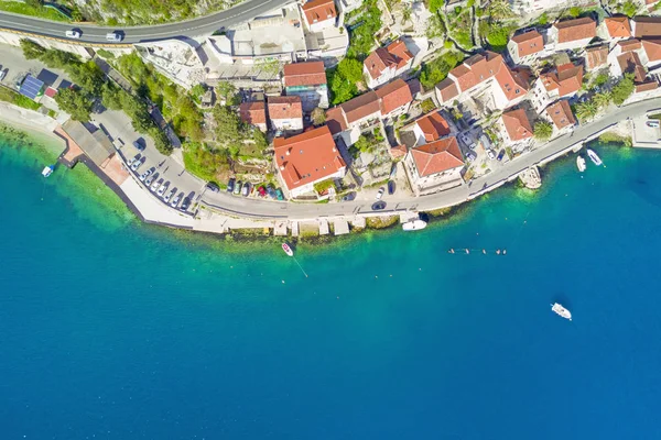 Vista Superior Una Hermosa Ciudad Con Techos Rojos Cerca Del —  Fotos de Stock