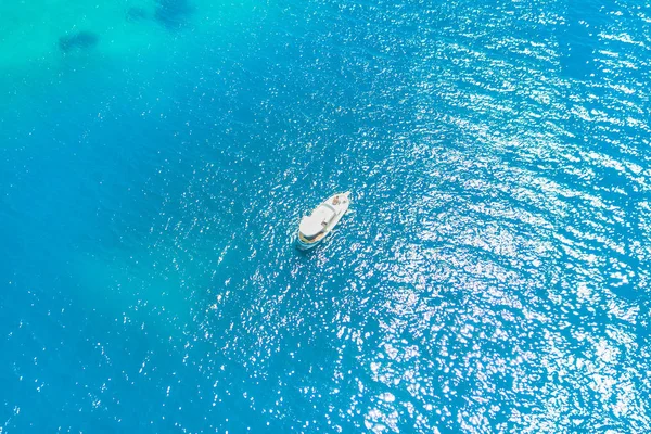 바다에서 보트의 — 스톡 사진