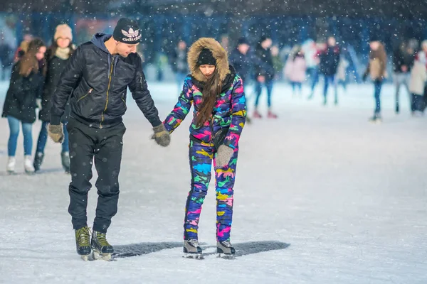 Kazan Russia January 2017 Man Woman Holding Hands Skating Rink — Stock Photo, Image