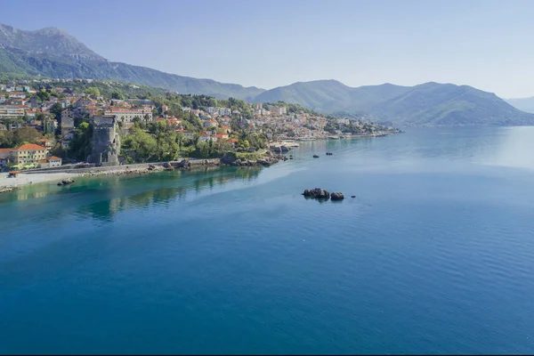 Vista Dall Alto Della Bellissima Città Sul Mare — Foto Stock