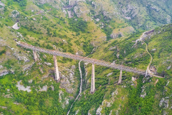 Κάτοψη Της Γέφυρας Και Σήραγγες Στα Βουνά — Φωτογραφία Αρχείου