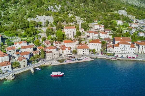 Ovanifrån Vacker Stad Med Röda Tak Nära Havet — Stockfoto