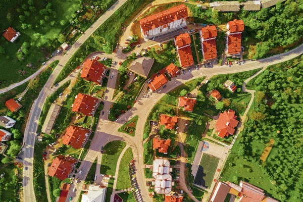 Vista Superior Uma Rua Cidade Com Estradas Telhados Vermelhos Casas — Fotografia de Stock