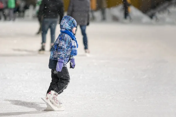 Kazan Russia January 2017 Child Skating Rink Evening — Stock Photo, Image