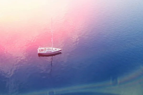 Pohled Shora Bílé Jachty Modré Moře Slunci — Stock fotografie