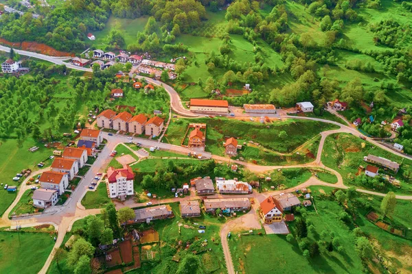 Vista Superior Pequeña Ciudad Europea Las Montañas — Foto de Stock