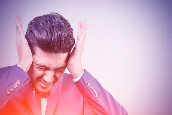 Der Junge Attraktive Mann Blauen Anzug Spürt Schmerzen Gemildert — Stockfoto