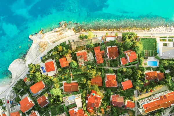 Blick Von Oben Auf Häuser Mit Ziegeldächern Meer — Stockfoto