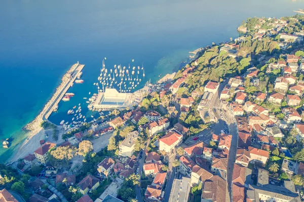 Vista Dall Alto Della Città Con Tetti Rossi Porto Turistico — Foto Stock