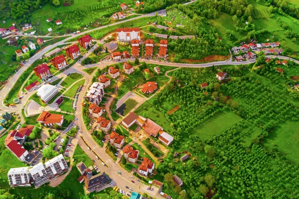 Vista Altura Para Bela Cidade Europeia Com Pomares — Fotografia de Stock