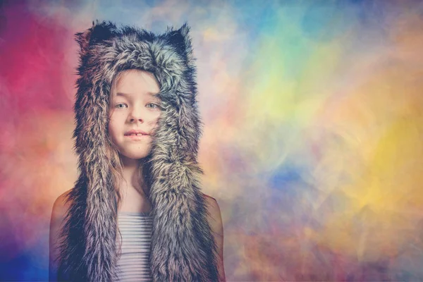 Niña Sombrero Piel Con Orejas Gato Sobre Fondo Colorido —  Fotos de Stock